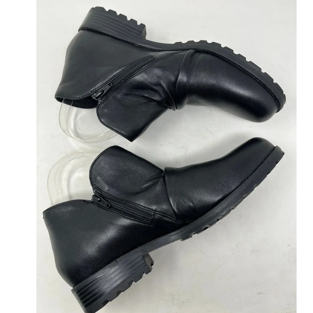 CLARKS Womens 10 Ankle Bootie Black Leather Waterproof Zipper Lug Sole
